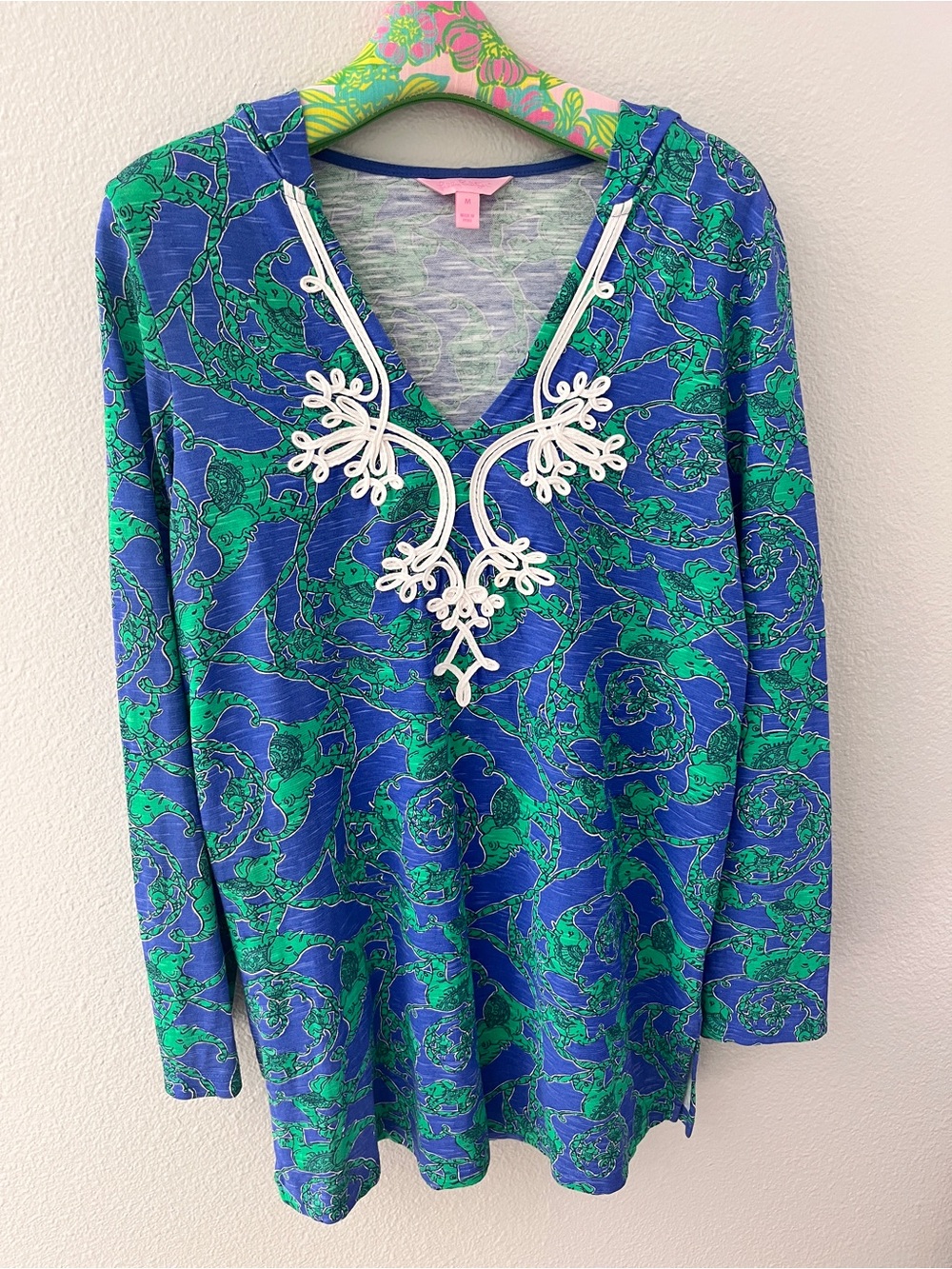 NWOT Lilly Pulitzer Blue and Green LOOPY Printed V-Neck Tunic with White Trim